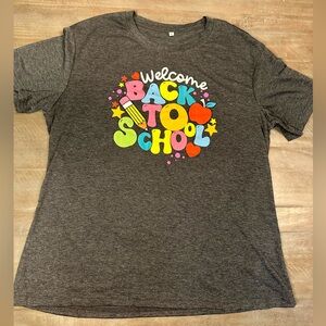 ⭐️Women’s gray Welcome back to school short sleeve graphic tee
